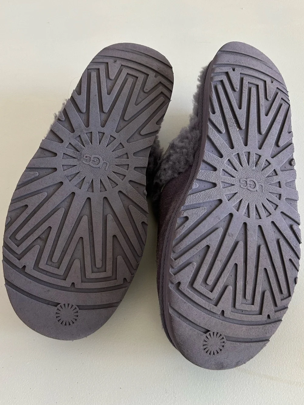 UGG Kids Charcoal Suede Shearling-Trim Slip-On Clog